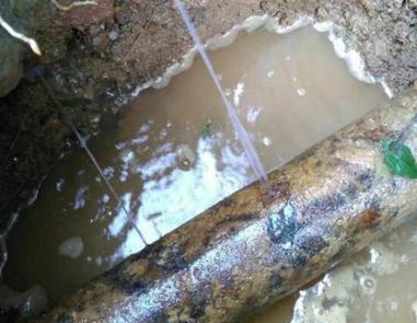 万全楼顶渗水维修公司分享下地暖漏水的原因及检测方法。